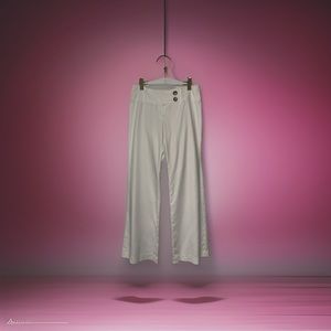 Ann Taylor Lindsay style white pants with double button closure at waist size 6